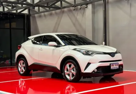 2019 TOYOTA CHR HV HI รถมือเดียวออกป้ายแดง รถวิ่งน้อย เข้าศูนย์ตามระยะ รถไม่เคยมีอุบัติเหตุครับ