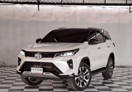 TOYOTA LEGENDER 2.4 V.2WD.BLACK TOP เกียร์ออโต้ ปี 2020 จด 2021