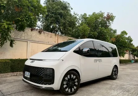 Hyundai STARIA 2.2 Premium with Sunroof ปี 2024 รถสวยไมล์น้อย มือเดียวป้ายแดง  