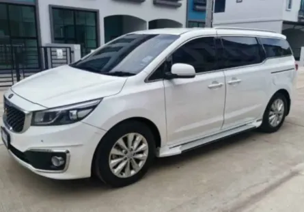 Kia Carnival 2.4 GS ปี 2017 สีขาวสวยงาม