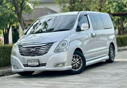  Hyundai Grand starex 2.5 Vip 7 ที่นั่ง เครื่องยนต์ดีเซล เกียร์ออโต้  ปี 2011 สีเทา