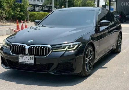 BMW 5 Series 2.0 520d 2022 รถสวยวารันตีเหลือ ไมล์น้อย เจ้าของขายเอง  