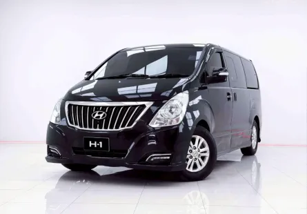 6B657 HYUNDAI H-1 2.5 DELUXE AT 2017