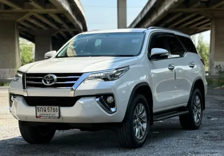 Toyota Fortuner 2.4V 2015 รถยนต์อเนกประสงค์ยอดนิยม