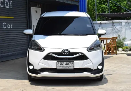 Toyota Sienta 1.5 V รุ่นท๊อป ปี 2021 สีขาว เครื่องยนต์เบนซินล้วน 1.5 cc ประหยัดน้ำมัน  รถออกศูนย์