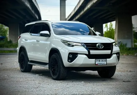 Toyota Fortuner 2.4 V 2018 รถ SUV สภาพดี ไมล์น้อย