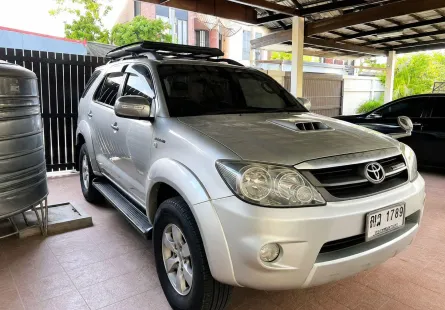 ขายรถบ้านใช้น้อย Toyota Fortuner 3.0 V 4WD ปี 2005 ไมล์เพียง 89,000 กม.เท่านั้น!
