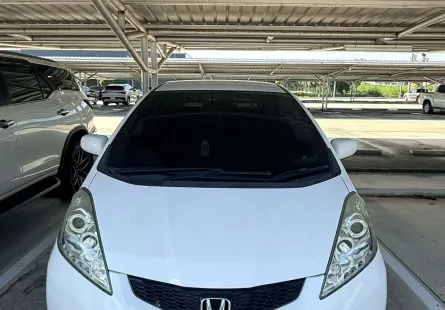 2010 Honda JAZZ 1.5  รถเก๋ง 5 ประตู รถบ้านแท้