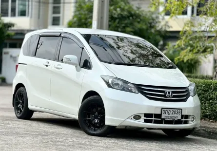 Honda Freed 1.5E ปี2010  ประตูสไลด์ไฟฟ้า เกียร์ :ออโต้ เครื่องยนต์ :เบนซิน สี :ขาว