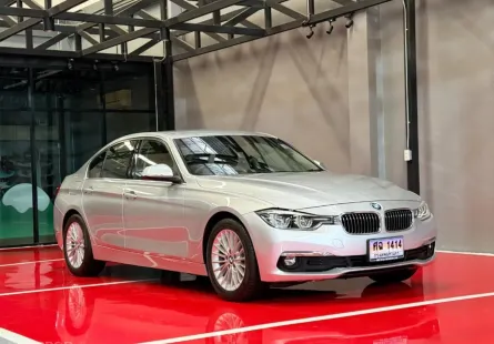 2017 BMW 320D F30 LCI รถมือเดียวออกป้ายแดง รถวิ่งน้อย เข้าศูนย์ตลอด รถไม่มีเคยอุบัติเหตุครับ