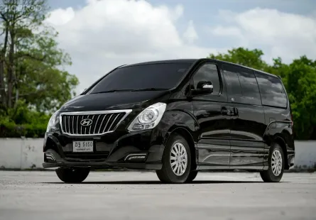 Hyundai H-1 Elite ปี 2017 รถรุ่นพิมพ์นิยม เครื่องไม่มีอืด รถมือเดียว ป้ายแดง 