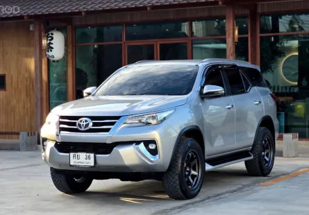 2018 Toyota Fortuner 2.4 V 4WD  SUV ออกรถง่าย รถสวย ไมล์น้อย 