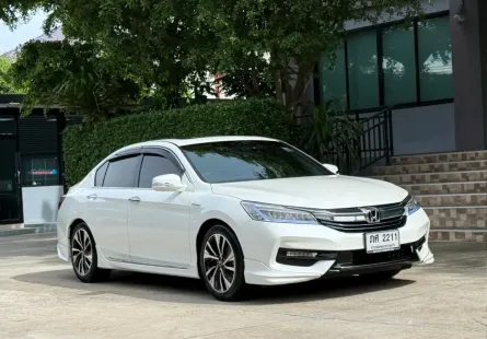 2017 HONDA ACCORD HYBRID TECH MNC รถสวย วิ่งเพียง 106,000กม เข้าศูนย์ตลอด รถไม่มีอุบัติเหตุครับ
