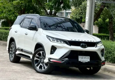 Toyota Fortuner Legender 2.8 Sigma4 4WD Black Roof  เครื่องยนต์: ดีเซล เกียร์:AT ปี: 2021 สี:ขาว 