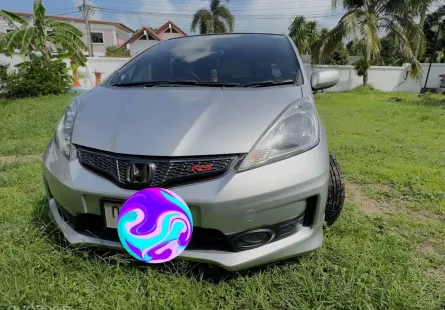 2013 Honda JAZZ 1.5 i-VTEC รถเก๋ง 5 ประตู 
