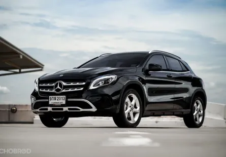 Benz GLA200 Urban ปี 2019𝗦𝗨𝗩 ขับง่าย เข้าออกซอย จอดรถในเมืองสะดวก มือเดียว ป้ายแดง 