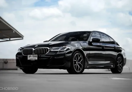 BMW 530e M Sport ปี 2022  ผ่อนเบาๆ 𝟮𝟯,𝟭𝟬𝟬.- ออฟชั่นจัดเต็ม รถประวัติดี มือเดียว ป้ายแดง