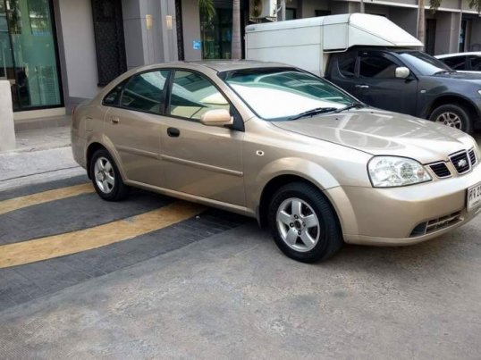 2004 Chevrolet Optra LS sedan 10281412