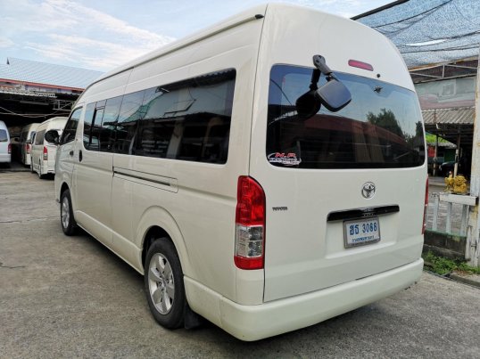 2010 Toyota COMMUTER STD van 15440032