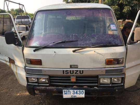 1990 Isuzu BUDDY mpv 16833722