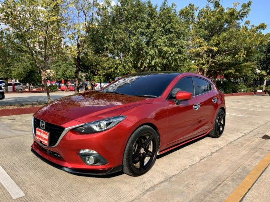 ขายรถมือสอง 2015 Mazda 3 2.0 E รถเก๋ง 5 ประตู ผ่อน 8,xxxบาท ออกรถ 0 บาท ไมล์น้อยมาก