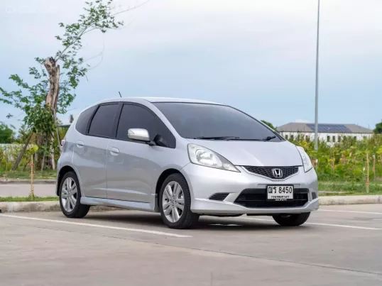 2009 Honda JAZZ 1.5 SV i-VTEC รถเก๋ง 5 ประตู ออกรถ 0 บาท