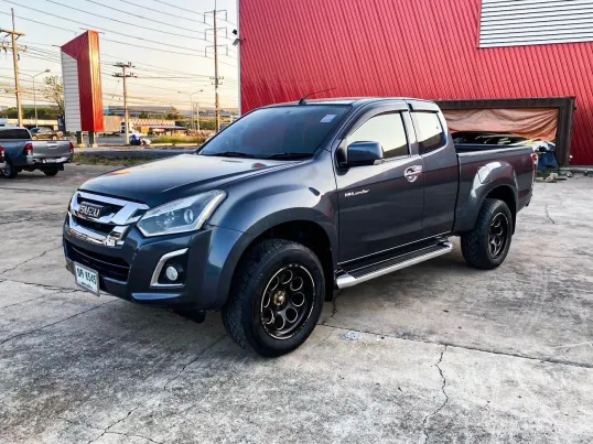 Isuzu D-Max All New Blue Power Spacecab Hi-Lander 1.9 L เกียร์ธรรมดา ปี 2017 ผ่อนเริ่มต้น 6,*** บาท