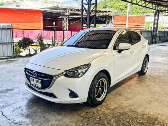 Mazda 2 1.3 Skyactive Standard เกียร์ออโต้ ปี 2015 ผ่อนเริ่มต้น 5,*** บาท