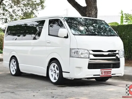 Toyota Hiace 3.0 ตัวเตี้ย D4D 2014 รถใช้งานในครอบครัวตัว GL แท้เบาะวีไอพี แอร์หลังคาพร้อมใช้งาน