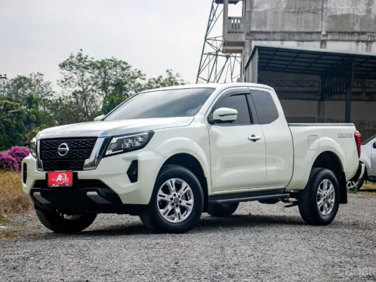 NISSAN NAVARA 2.3 CAB CALIBRE V M/T ปี2022 สีขาว