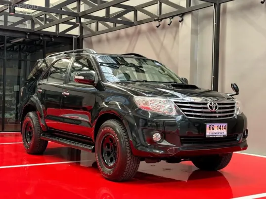2014 TOYOTA FORTUNER 3.0 V รถมือเดียวออกป้ายแดง รถวิ่งน้อย ประวัติศูนย์ครบ ไม่เคยมีอุบัติเหตุครับ