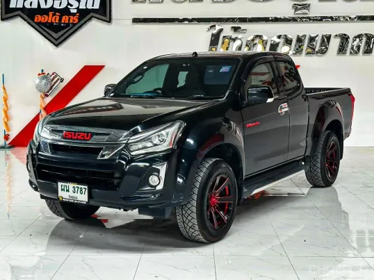Isuzu D-Max Blue Power Spacecab Hi-Lander 1.9 L เกียร์ธรรมดา ปี 2017/2018 ผ่อนเริ่มต้น 6,*** 