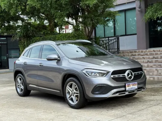 2022 BENZ GLA 200 รถมือเดียวป้ายแดง วิ่งน้อยเพียง 50,000 กม รถเข้าศูนย์ทุกระยะ ไม่มีอุบัติเหตุครับ