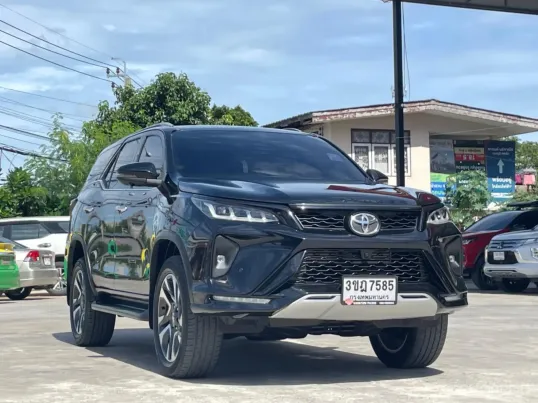 Toyota Fortuner 2.4 Legender 2022 รถมือเดียว ป้ายแดง