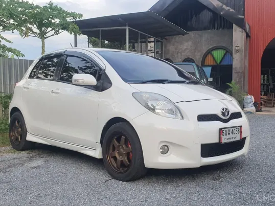 Toyota Yaris RS 1.5 สีขาว ปี 2013
