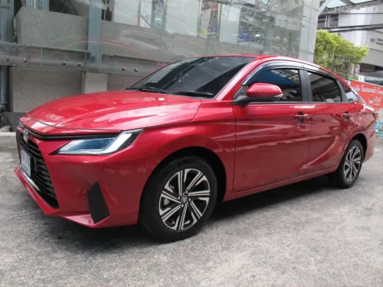 2024 TOYOTA YARIS ATIV 1.2 SMART AUTO สีแดง วิ่งน้อย 5,278 กม.  รถรถสวย สภาพใหม่ ฟรีดาวน์