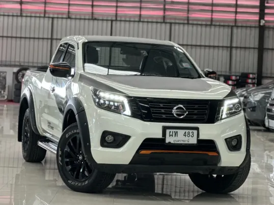 2019 Nissan Navara 2.5 Calibre Black Edition 