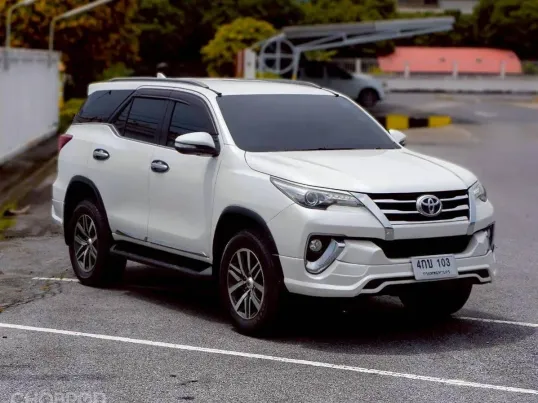 2015 Toyota Fortuner 2.8 V SUV รถสวย ไมล์แท้  