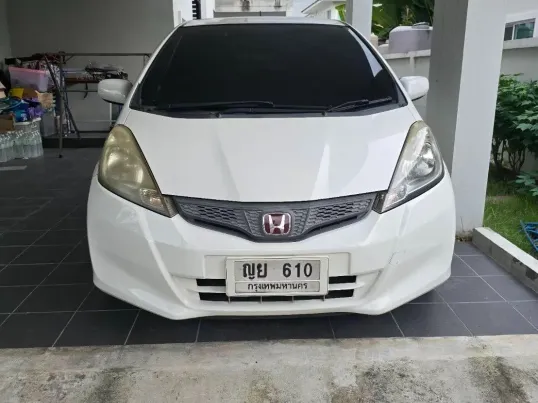2013 Honda JAZZ 1.5 i-VTEC รถเก๋ง 5 ประตู รถบ้านแท้