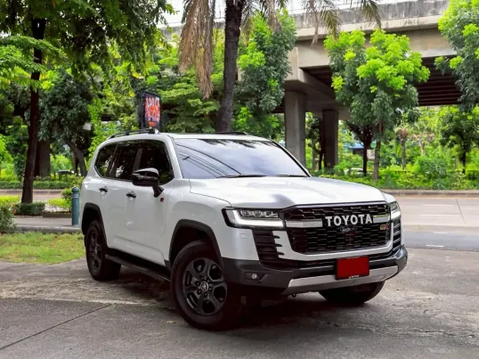 Toyota Land Cruiser 3.3 GR Sport 2024 รถครอบครัวสุดพรีเมียม สภาพเหมือนใหม่ ไมล์น้อย มือเดียวป้ายแดง 