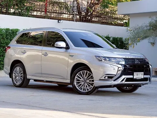 โอกาสดี Mitsubishi Outlander PHEV 2.4 PHEV 13.8 kWh ปี 2021 ราคาดีที่สุด