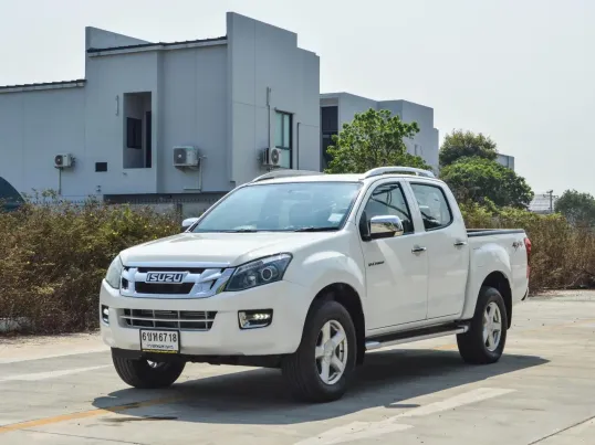 Isuzu D-max 4×4 Cab4 V-Cross 3.0 Z-Prestige Super Day light AT ปี 2014