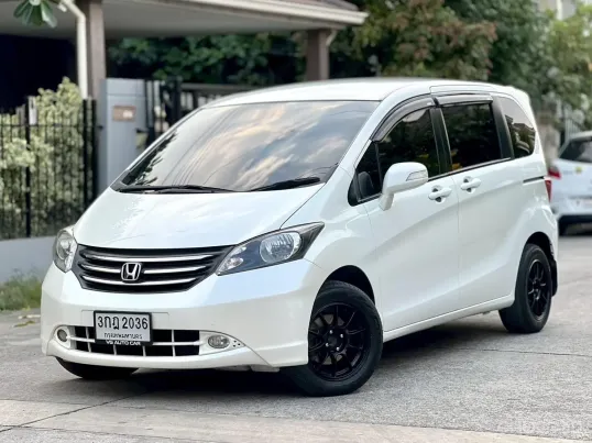 Honda Freed 1.5 E ปี 2010 ประตูสไลด์ไฟฟ้าสะดวกสบาย รถบ้าน เจ้าของขายเอง  