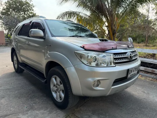 2010 Toyota Fortuner 3.0 V SUV รถบ้านมือเดียว