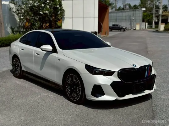 BMW 5 Series 530e 2025 รถยนต์ไฟฟ้าสมรรถนะสูง ไมล์น้อย มือเดียวป้ายแดง  