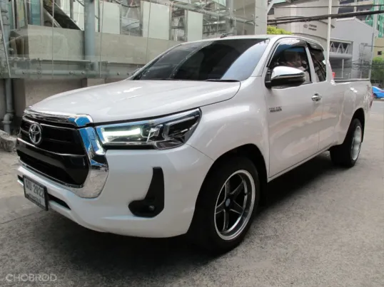 2022 TOYOTA REVO CAB 2.4 MID Z-EDTION เกียร์AUTO สีขาว จอDVD ล้อแม็ค รถสวยสภาพดี มือเดียว ฟรีดาวน์