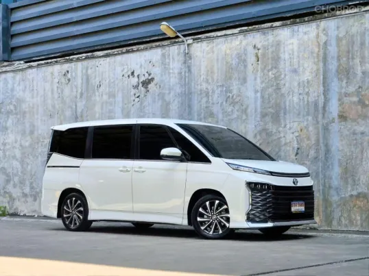 Toyota Voxy Hybrid S-Z 2024