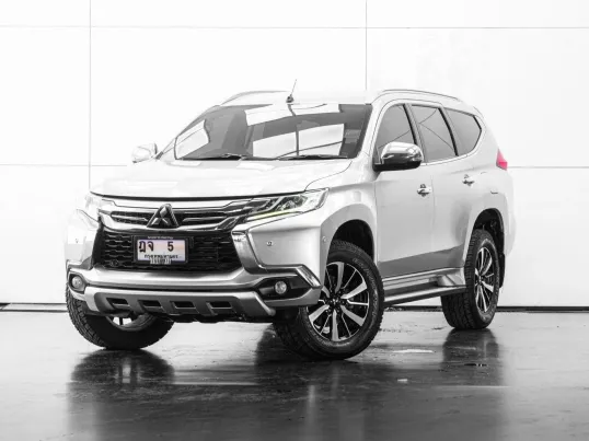 2015 Mitsubishi Pajero Sport 2.4 4WD SUV ออกรถฟรี