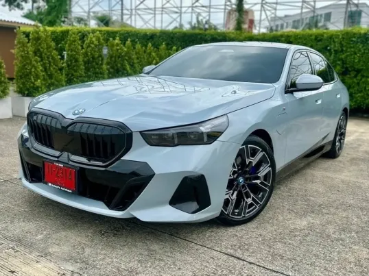 BMW 5 Series 530e G60 ปี 2024 รถบ้านพร้อมใช้งาน ไมล์น้อย มือเดียวป้ายแดง  