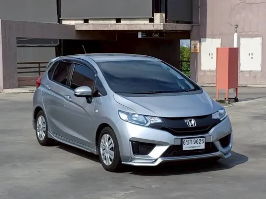 2016 Honda JAZZ 1.5 i-VTEC รถเก๋ง 5 ประตู ฟรีดาวน์ รถสวย ไมล์แท้  